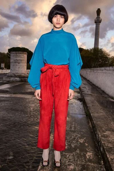 Look 32
